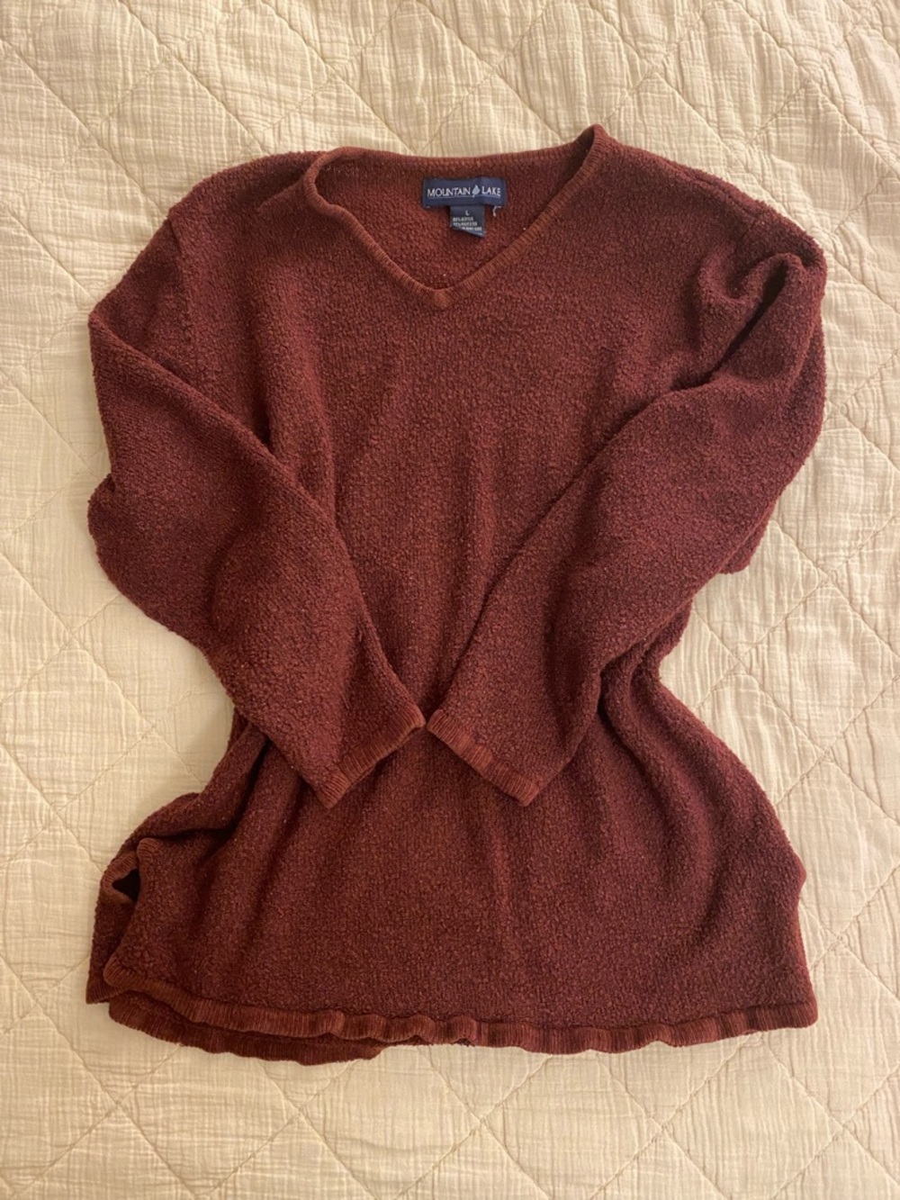 Mountain Lake Women's V-Neck Sweater in Burgundy